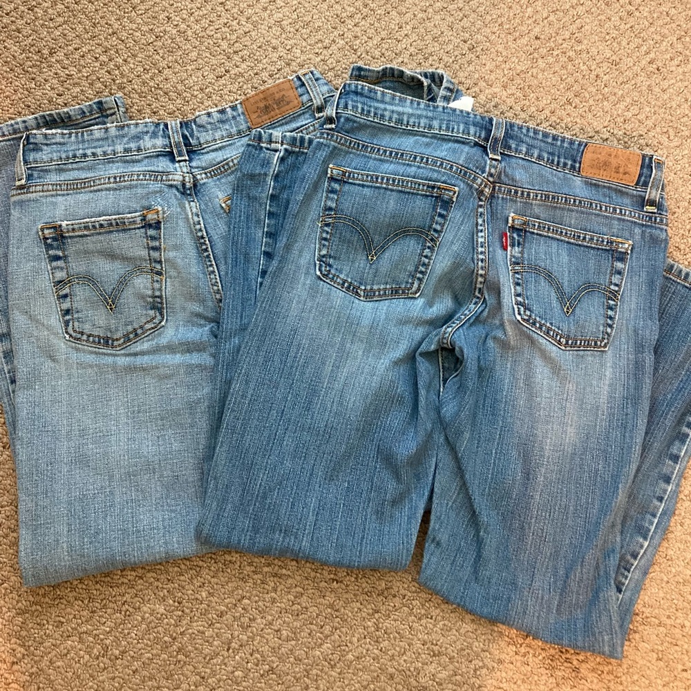 2 pair of Levis jeans